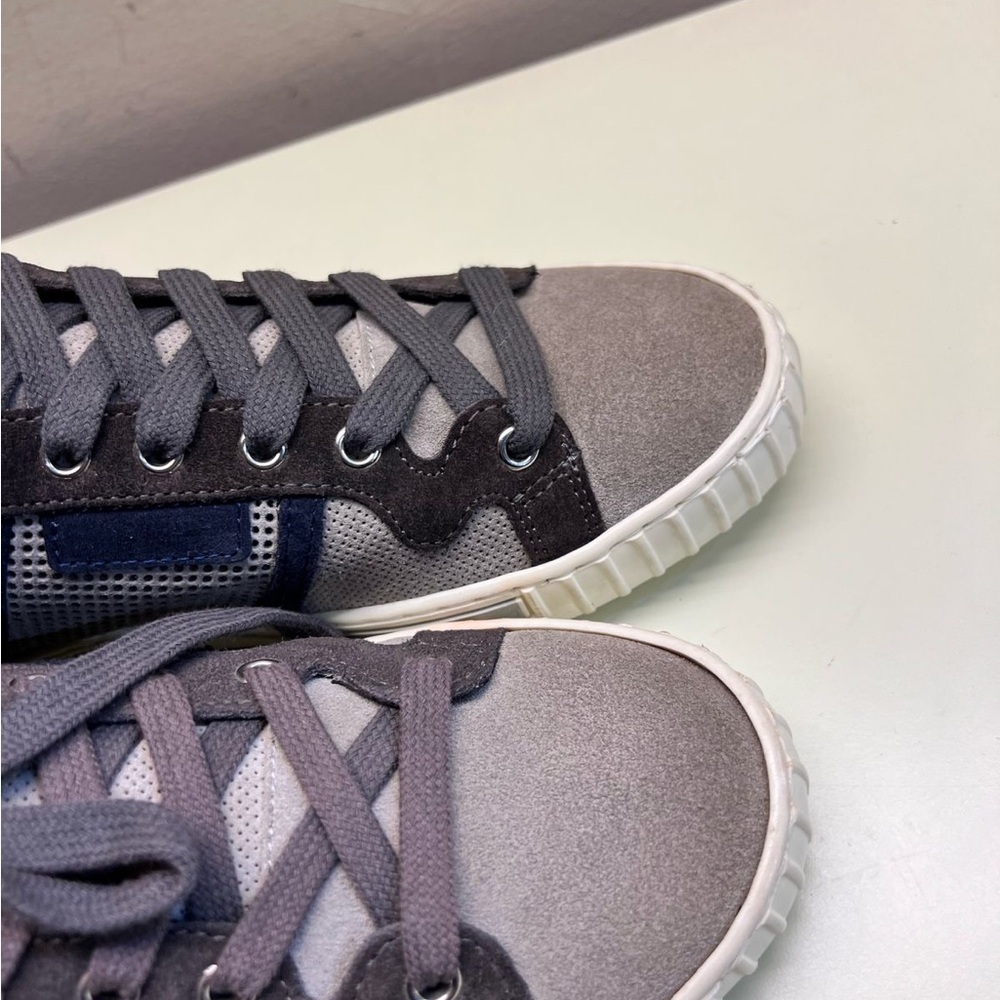 Alessandro Dell'Acqua Gray and Black Sneakers - Picture 2 of 11
